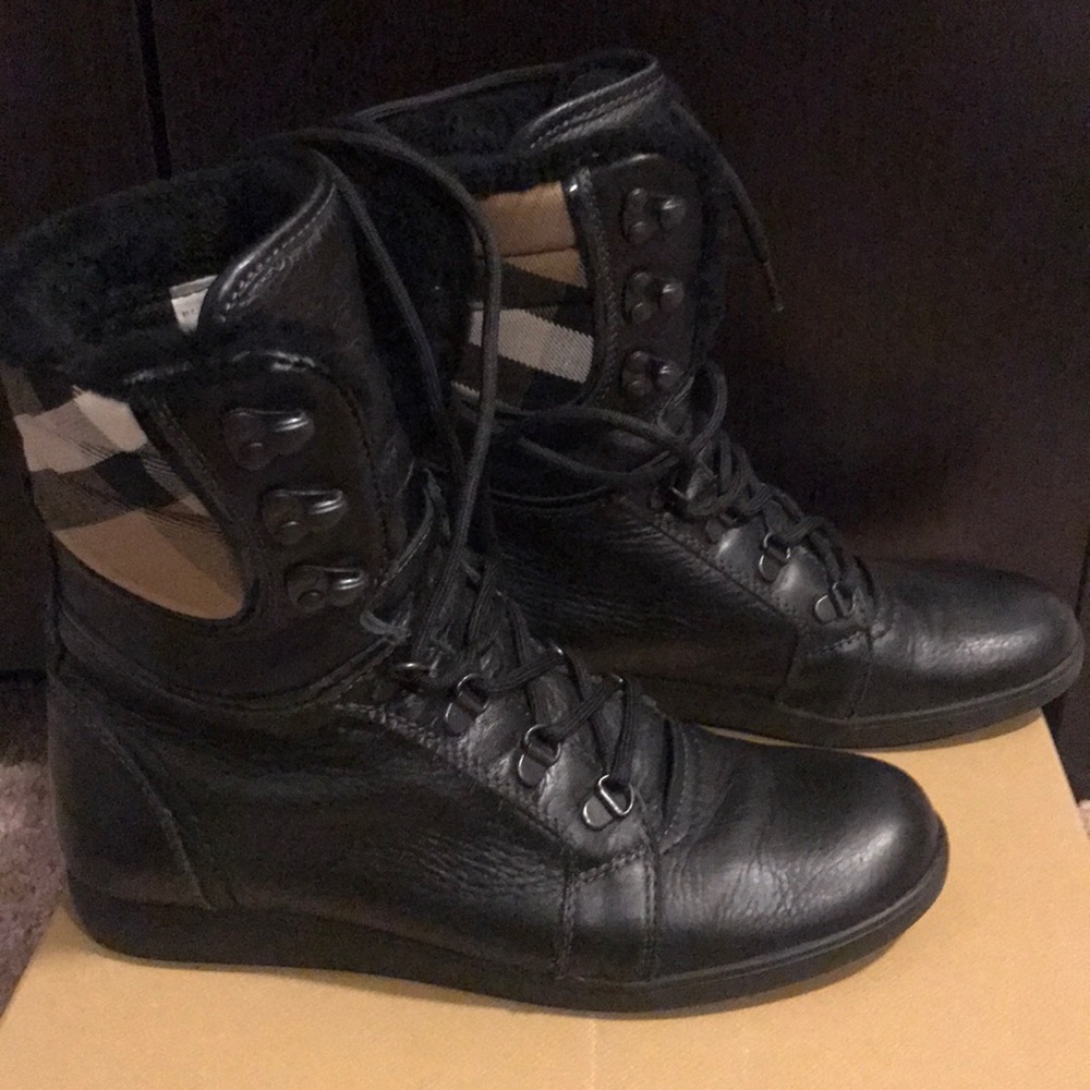 ⭕️ SOLD ⭕️ Burberry military boots 38